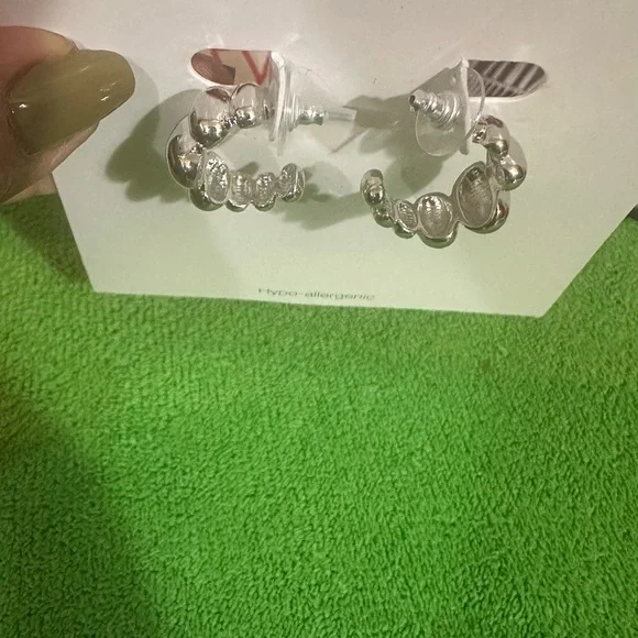 Time and Tru Silver Beaded Earrings - Picture 3 of 5